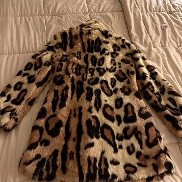 Jessica Simpson Leopard Faux Fur Coat in Brown, Black & Cream - Picture 4 of 5